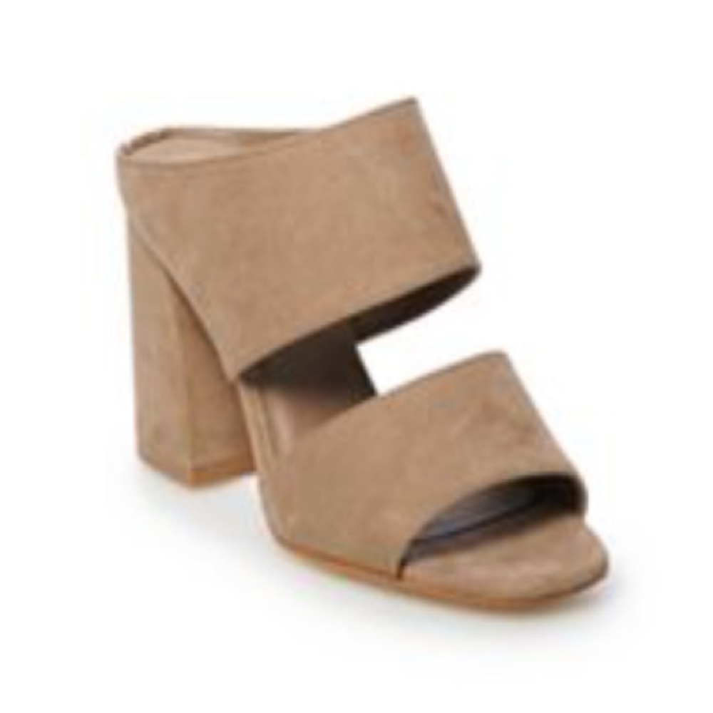NWT STEVE MADDEN taupe Sandals